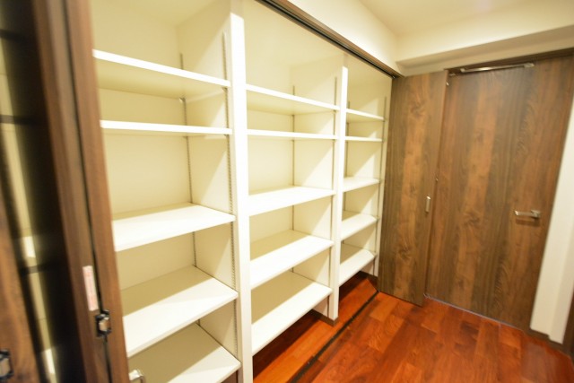 戸越パレス　廊下収納開