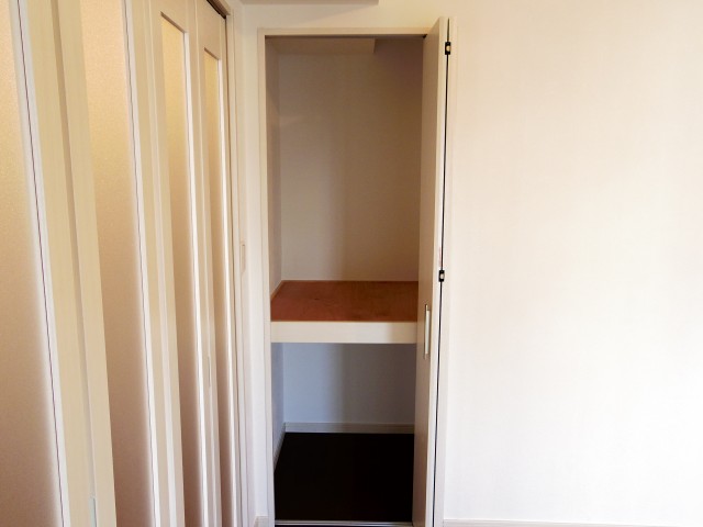 メゾンドール本郷　洋室約6帖収納