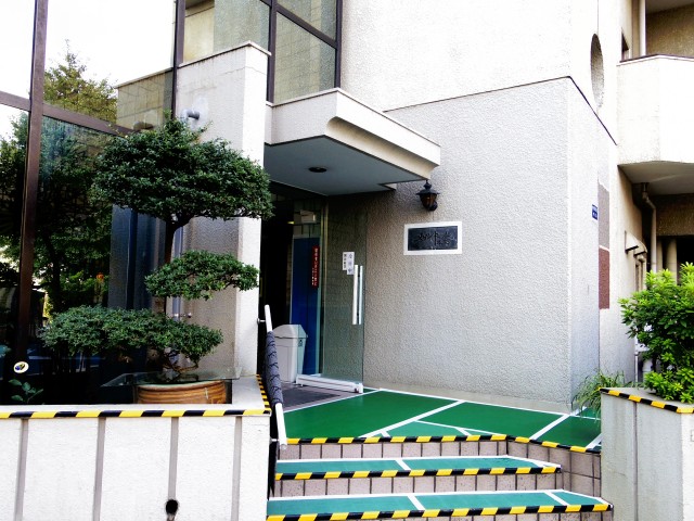 メゾンドール本郷　エントランス