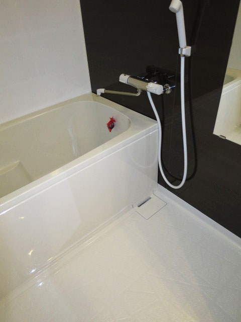 モダンな雰囲気のバスルーム