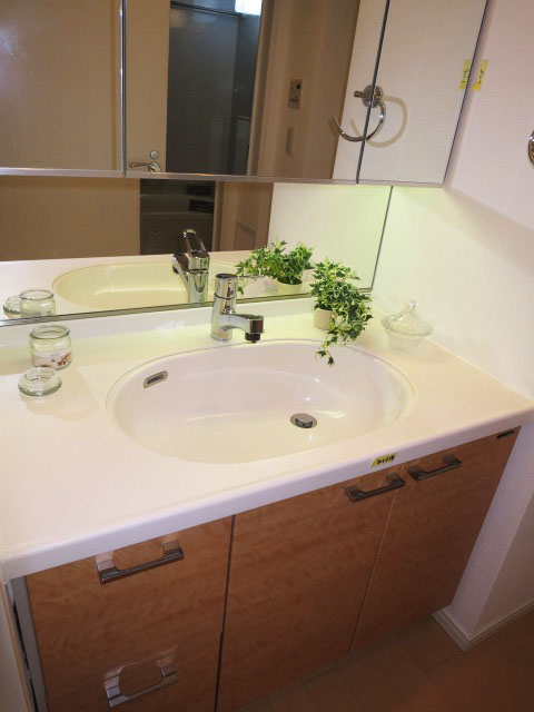 洗面化粧台もゆったりサイズ