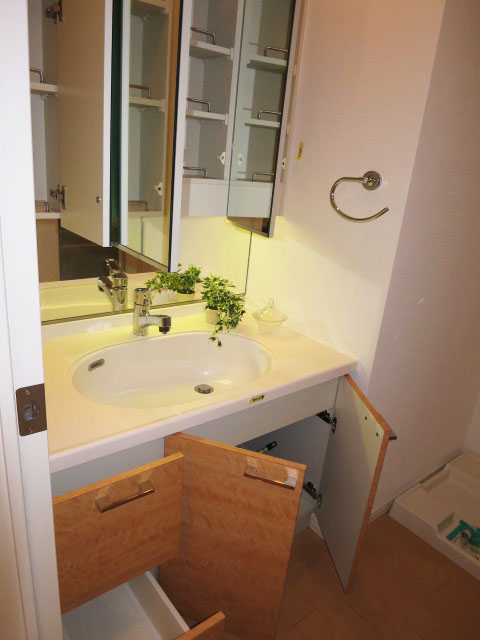 洗面化粧台もゆったりサイズ