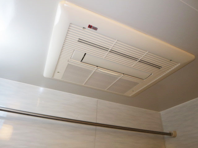 浴室換気乾燥機が設置されています