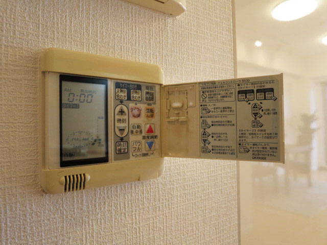 リビングダイニングには床暖房設置