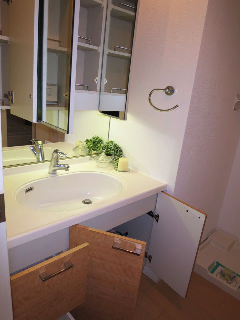 ゆったりサイズの洗面化粧台