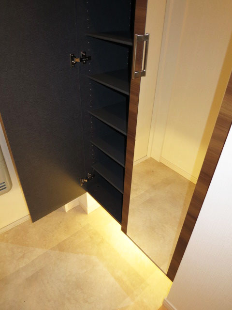 収納たっぷりの玄関