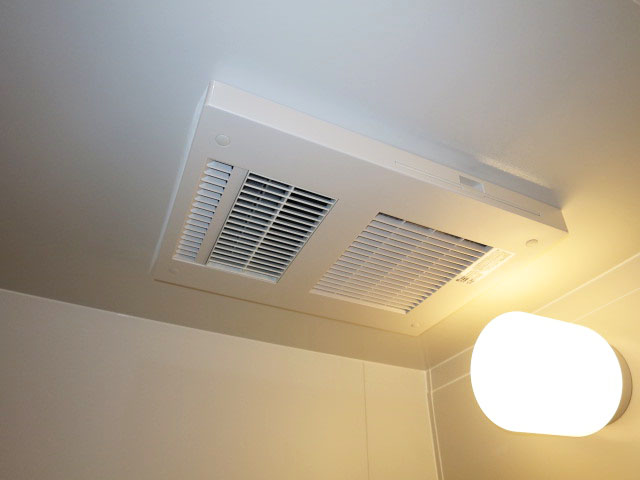 バスルームには浴室換気乾燥機