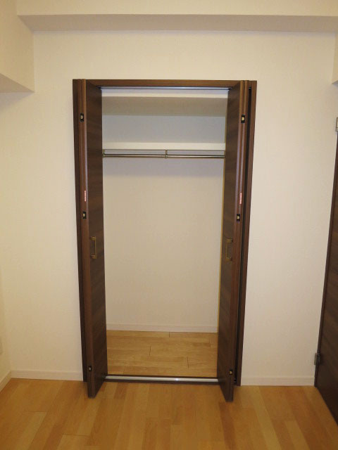 約4.0帖のサービスルーム　収納