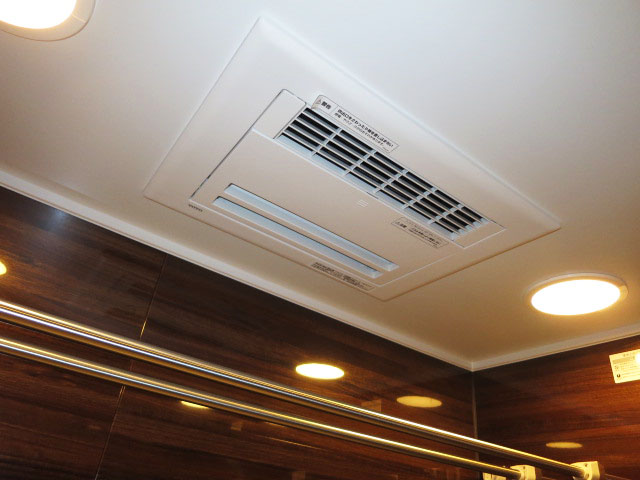 バスルームには浴室換気乾燥機