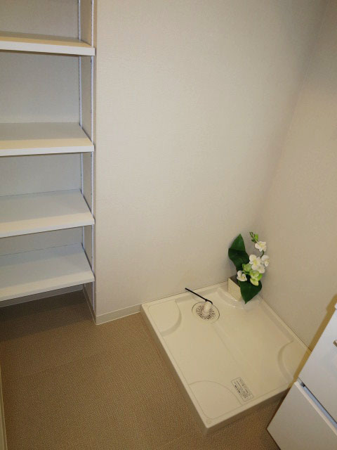 柏木ローズマンション 洗濯機置き場＆たっぷりのリネン庫