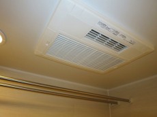 柏木ローズマンション　浴室換気乾燥機が設置されています
