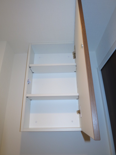 トイレ上部の吊戸棚