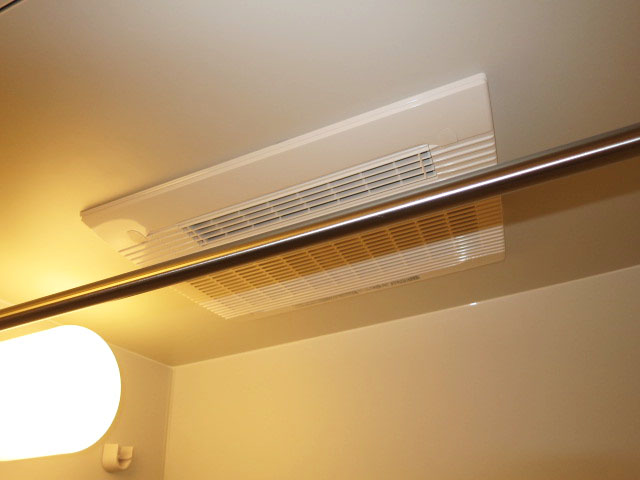 常磐松サマリヤマンション　浴室換気乾燥機が設置されています