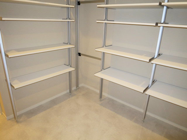 代官山マンション　玄関横の収納庫105