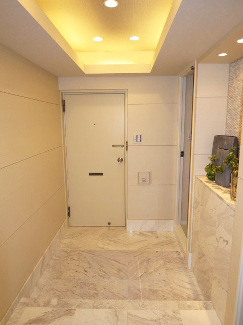 代官山マンション　大理石をふんだんに使用した玄関105