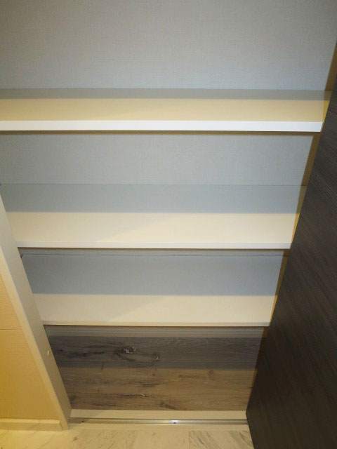 代官山マンション　廊下部分の収納スペース105