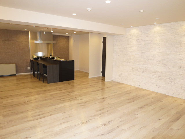 代官山マンション　圧巻の広さを誇るリビングダイニング105