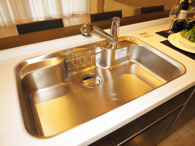 代官山マンション　シンクの水栓は浄水器一体型105