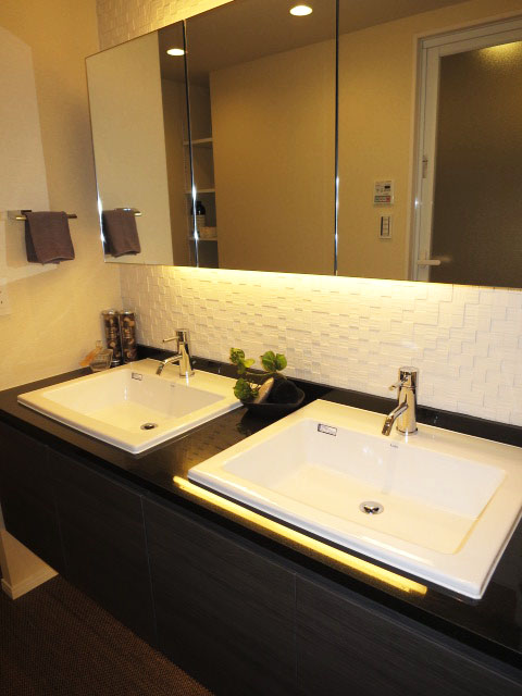 代官山マンション　洗面室も高級感溢れる雰囲気105