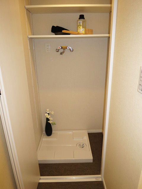 代官山マンション　扉付の洗濯機置き場105