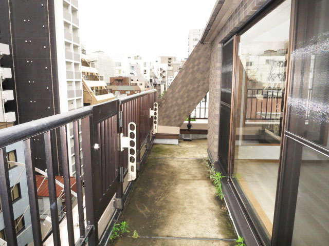 L字型・南西向きのルーフバルコニー