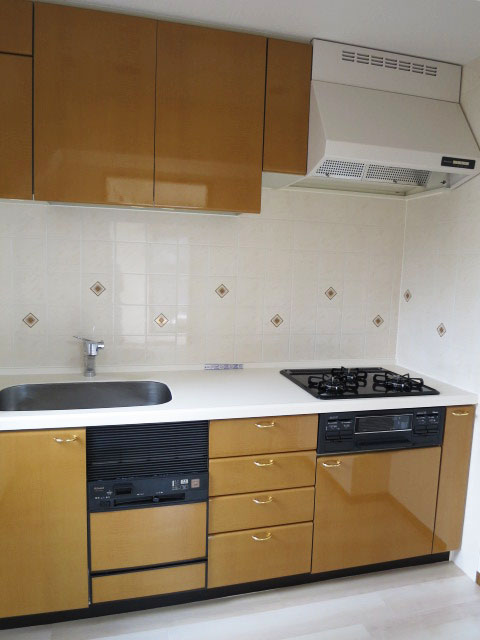 窓があり明るいキッチン