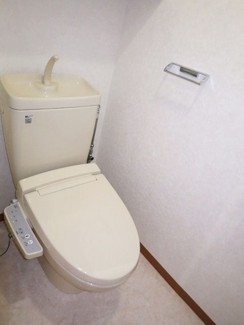 ウォシュレット付のトイレ