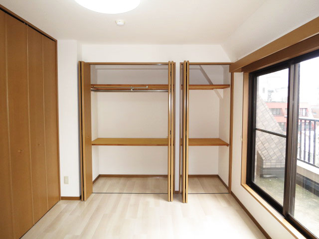 約7.6帖の洋室　収納