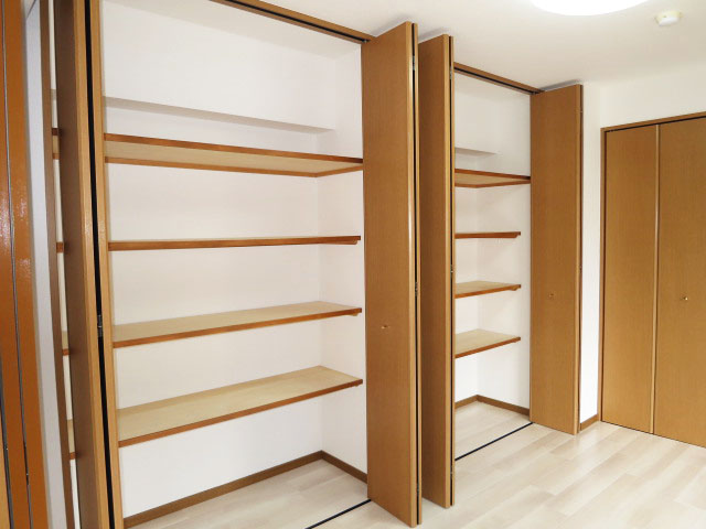 約7.6帖の洋室　収納