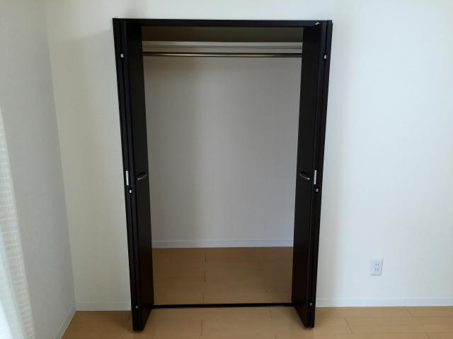 東中野マンション　洋室約6.4帖収納