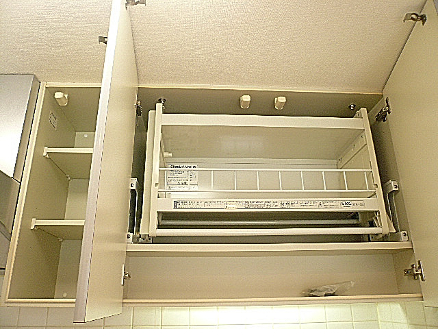 セーナ世田谷公園　吊戸棚