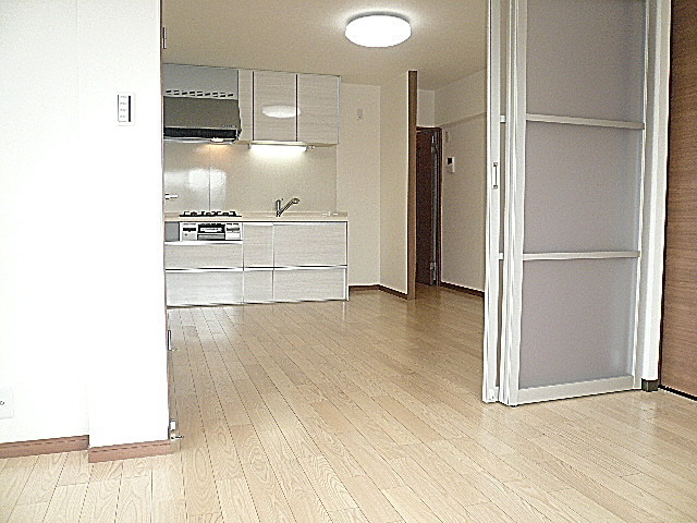 洋室からキッチン