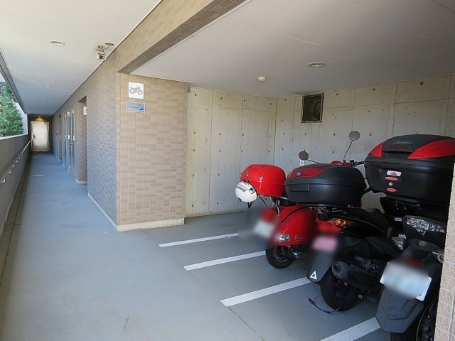 ファーストン世田谷リバーサイトテラス　バイク置場