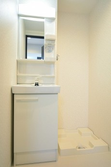 マンション池尻　洗面化粧台と洗濯機置場