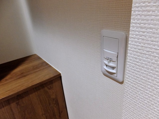 千歳船橋サマリヤマンション　人感センサー