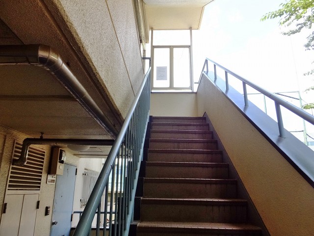 千歳船橋サマリヤマンション　外階段