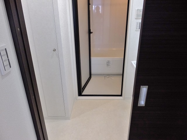 芦花公園パークホームズ　キッチンからサニタリールーム