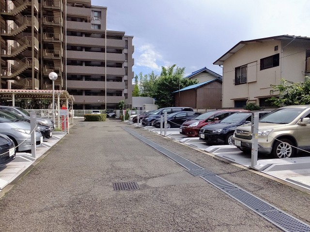 芦花公園パークホームズ　駐車場