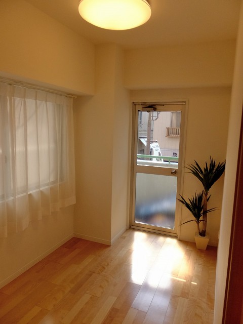 第一東個マンション　DEN