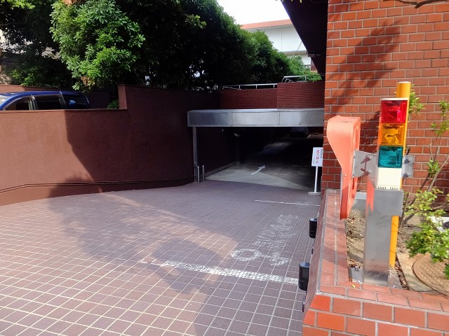 パレロワイヤル六番館　駐車場