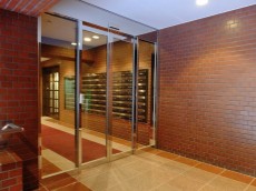 パレロワイヤル六番館　エントランス