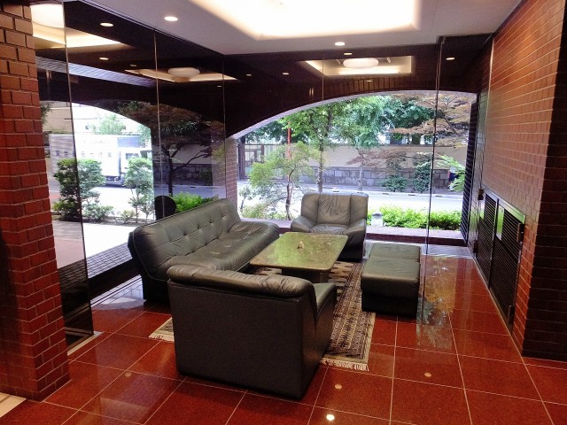 パレロワイヤル六番館　エントランス