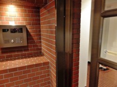 パレロワイヤル六番館　エントランス