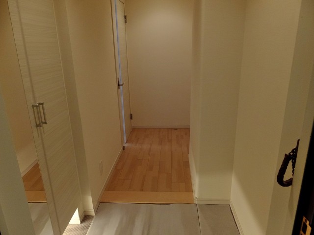 パレロワイヤル六番館　玄関