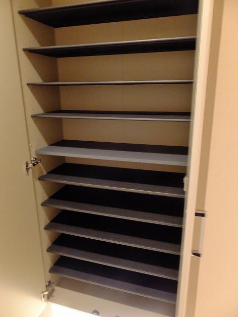 パレロワイヤル六番館　シューズボックス