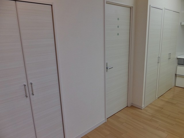 パレロワイヤル六番館　サニタリールームドア