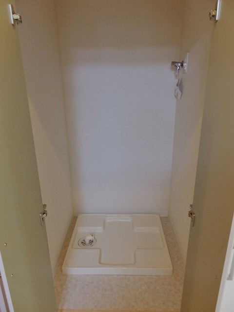 パレロワイヤル六番館　洗濯機置場