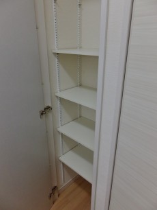 パレロワイヤル六番館　キッチン物置