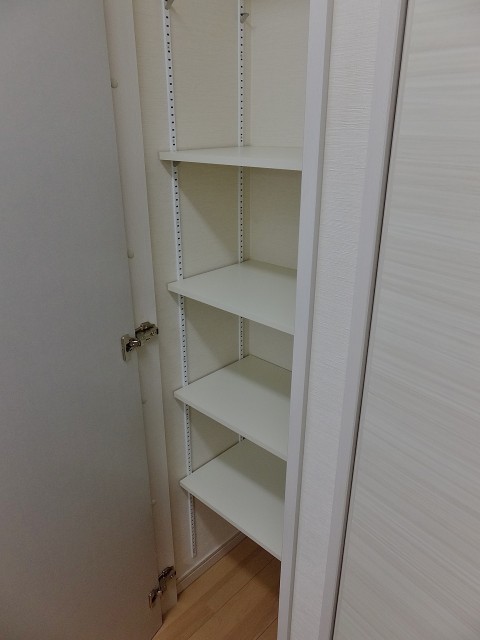 パレロワイヤル六番館　キッチン物置