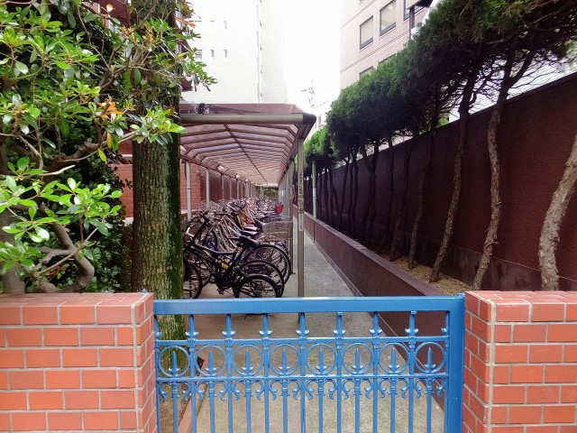 パレロワイヤル六番町　駐輪場